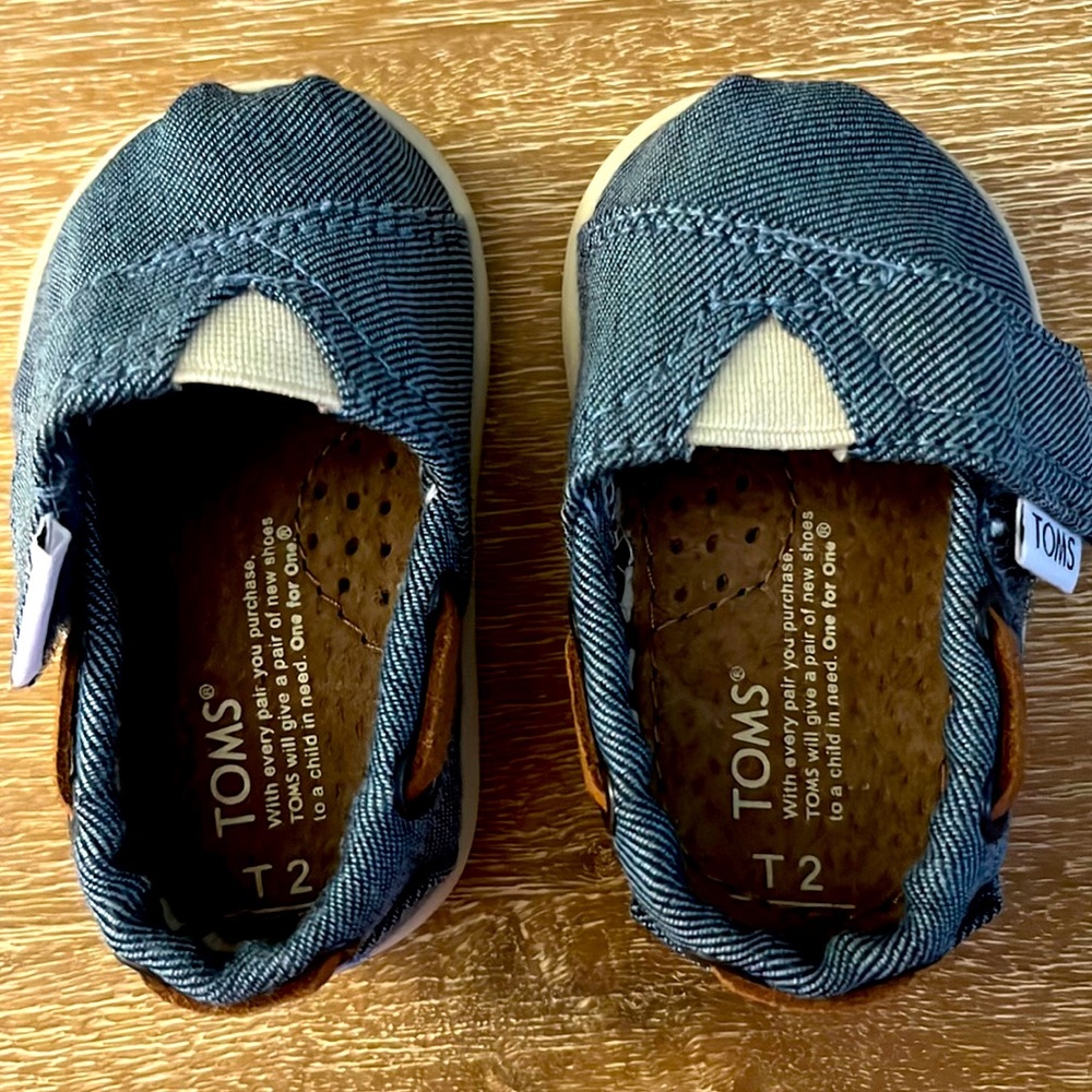 NWOT baby’s chambray Tom’s shoes